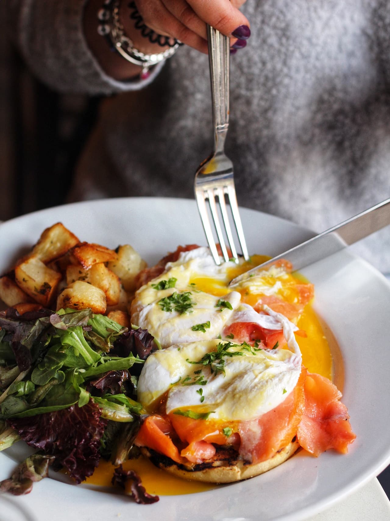 Oeufs Bénédicte with smoked salmon